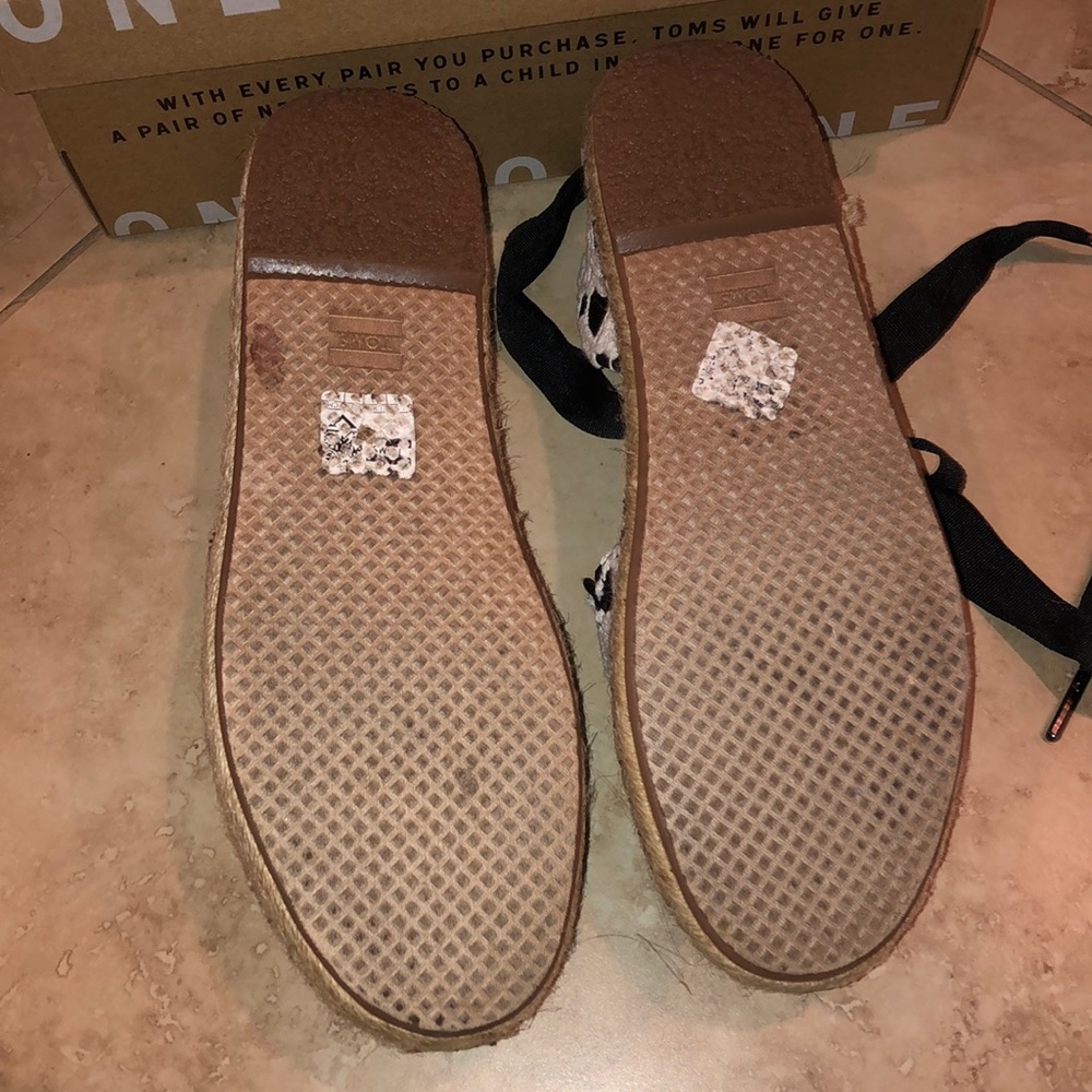 TOMS Womens Katalina Black Floral Lace Espadrilles - Picture 5 of 7